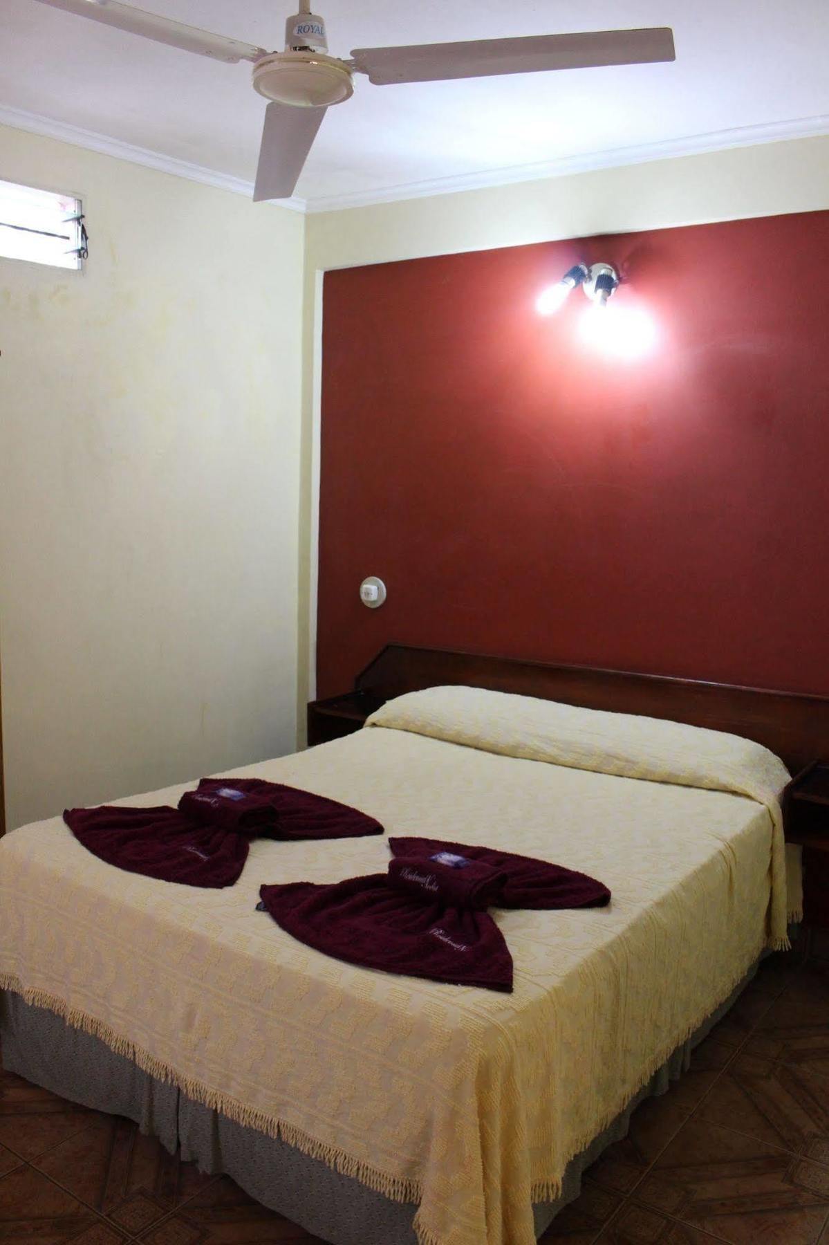 Residencial Noelia Hostel Puerto Iguazú Dış mekan fotoğraf
